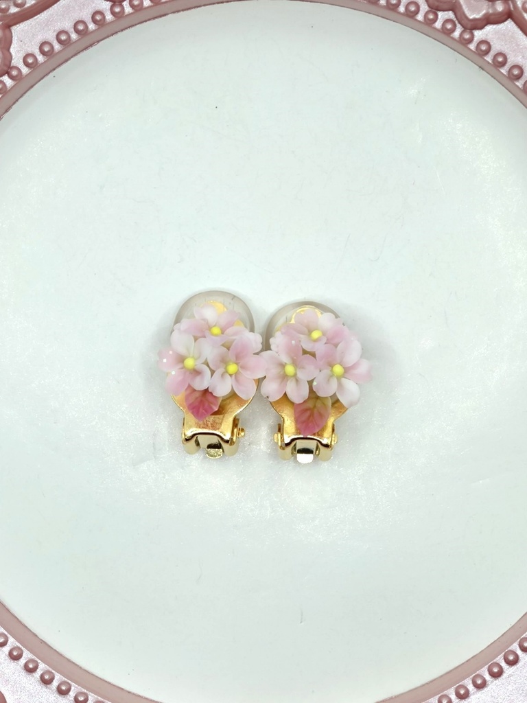 232 桜のミニブーケ蝶バネイヤリング(サージカルステンレス)