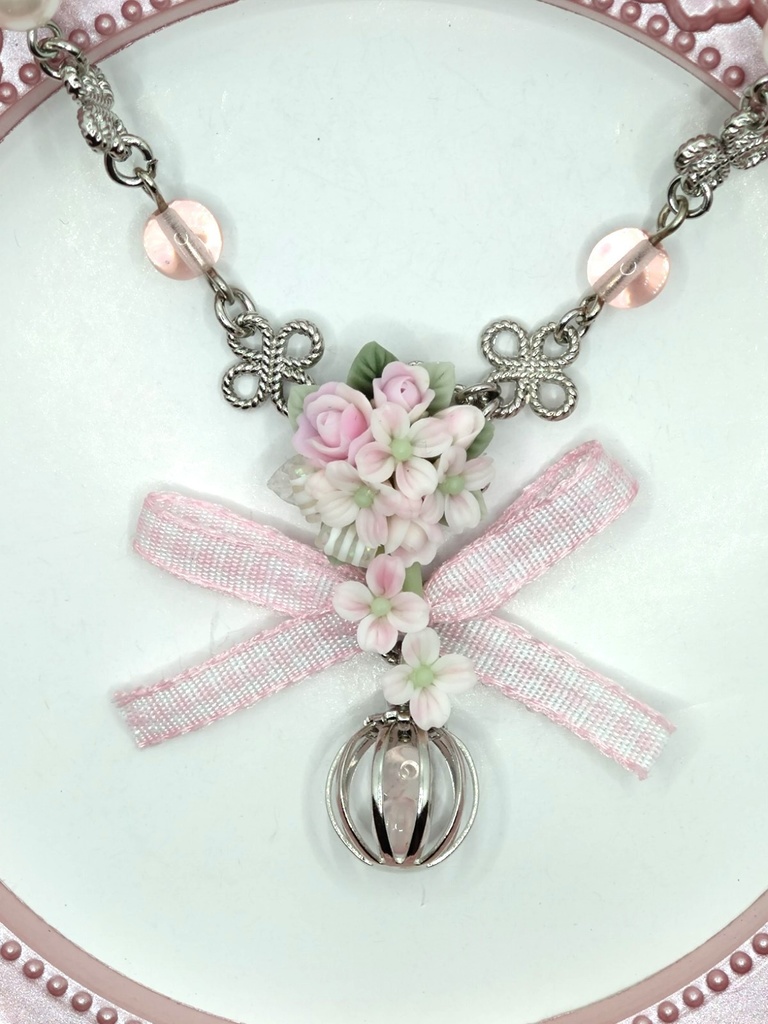 216 花水木のブーケネックレス(かごチャーム)