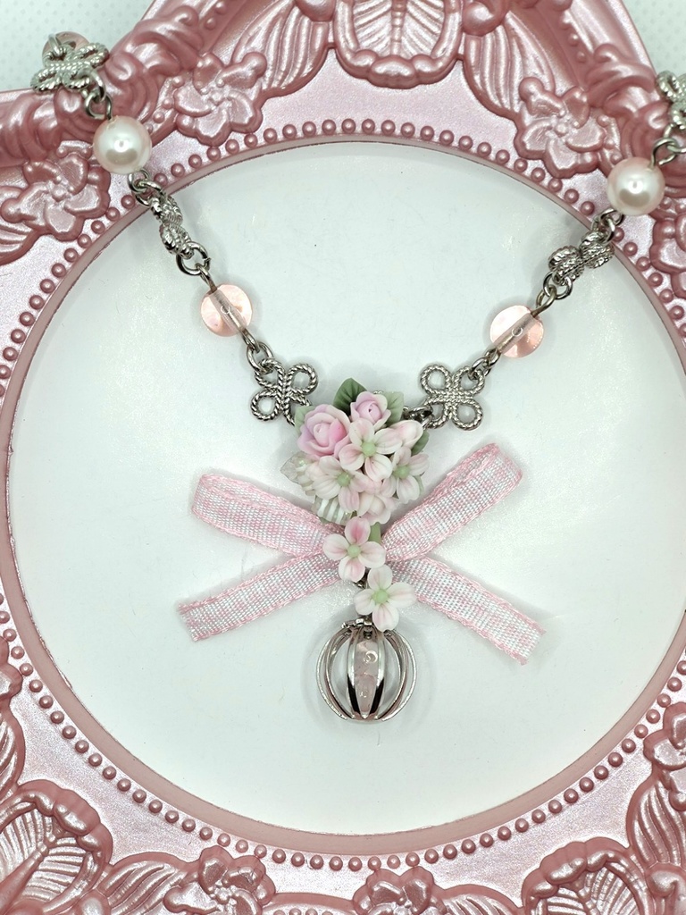 216 花水木のブーケネックレス(かごチャーム)