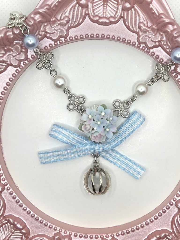 217 紫陽花のブーケネックレス(かごチャーム)