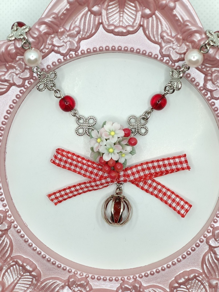 224 さくらんぼのブーケネックレス(かごチャーム)