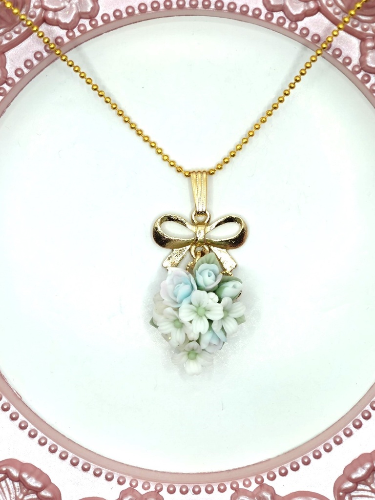 218 花水木のブーケネックレス