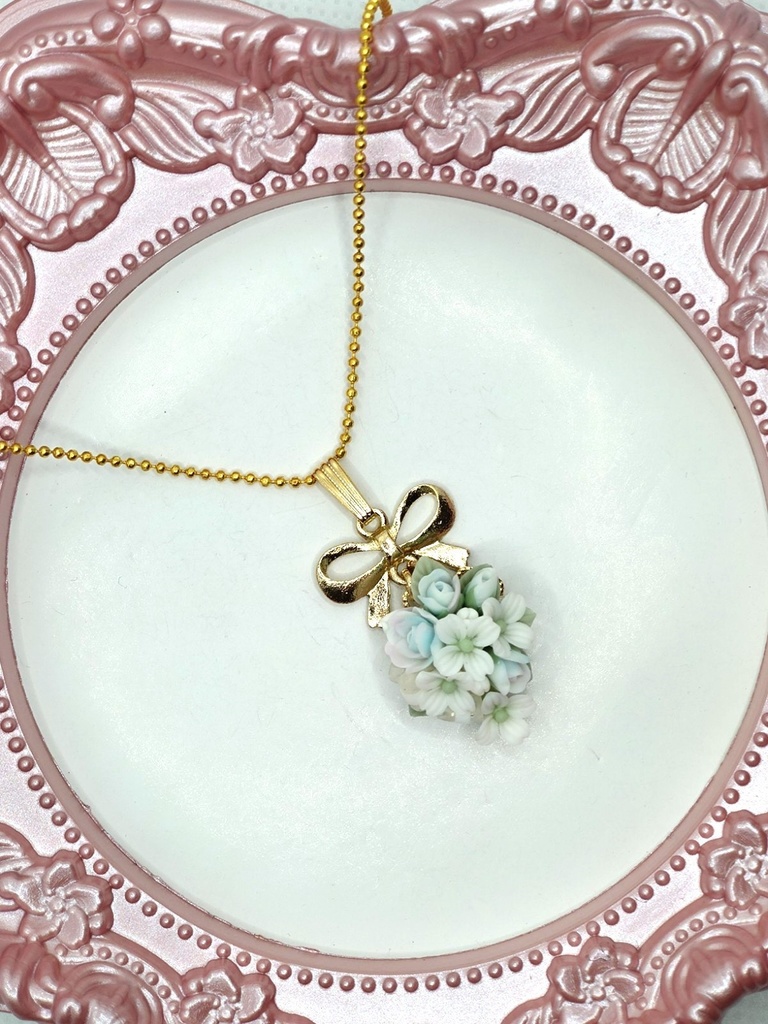 218 花水木のブーケネックレス