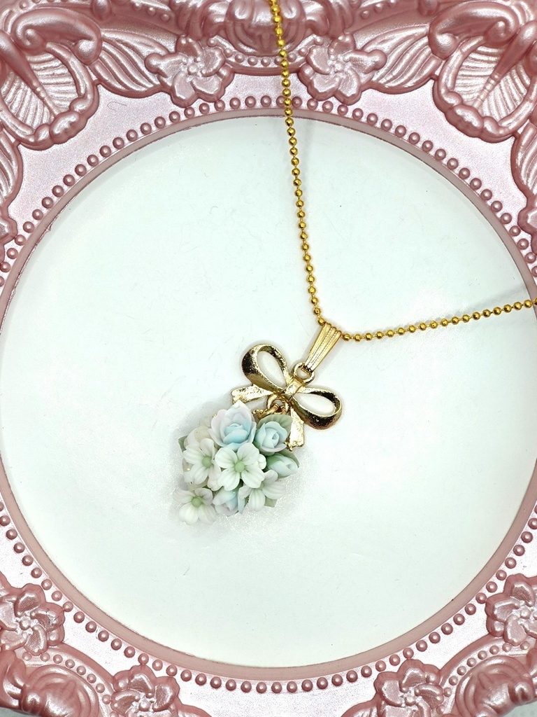 218 花水木のブーケネックレス