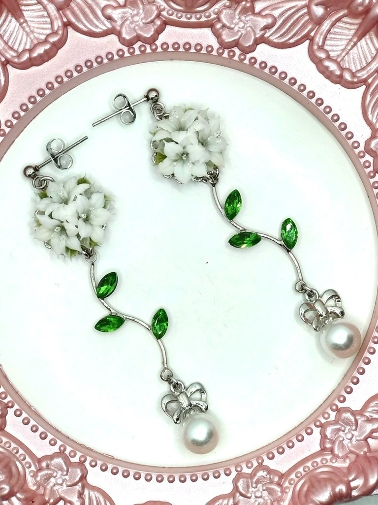 227 白百合のブーケピアス(サージカルステンレス)パーツ変更可