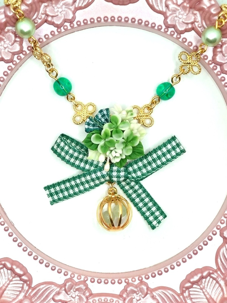 213 クローバーブーケのネックレス(かごチャーム)