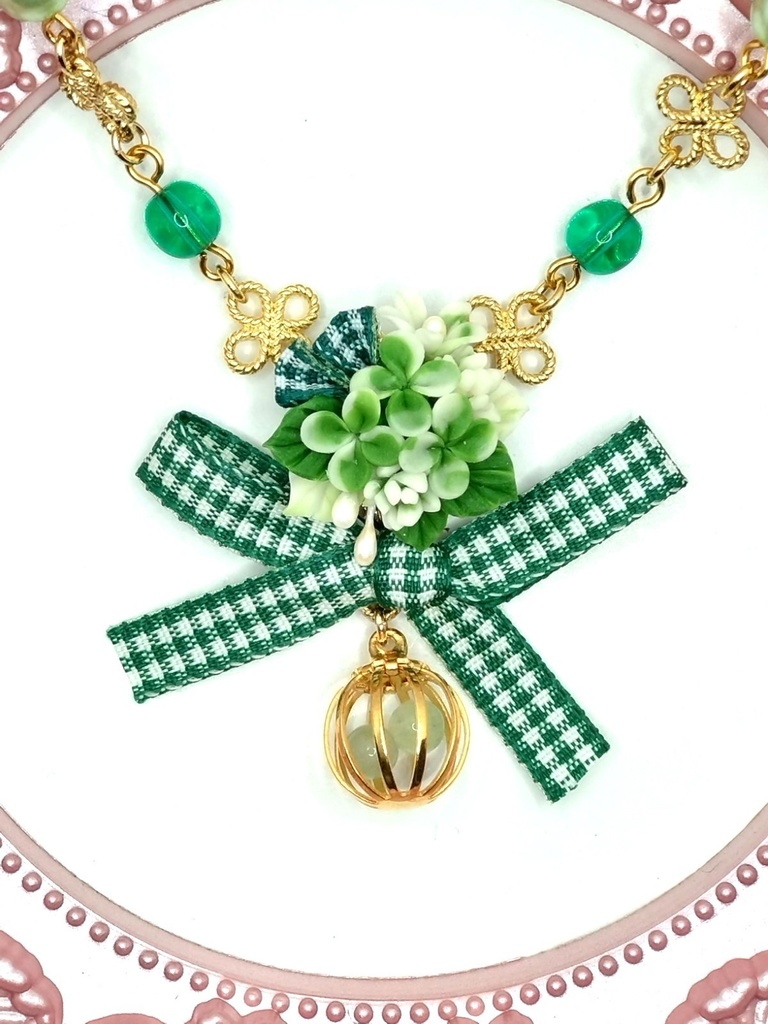 213 クローバーブーケのネックレス(かごチャーム)