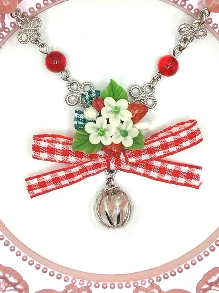 211 苺のブーケネックレス(かごチャーム)
