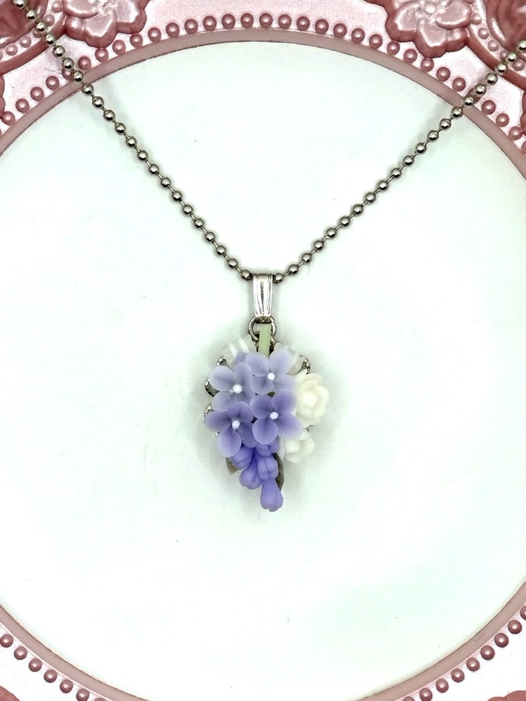 245 ライラックのブーケネックレス