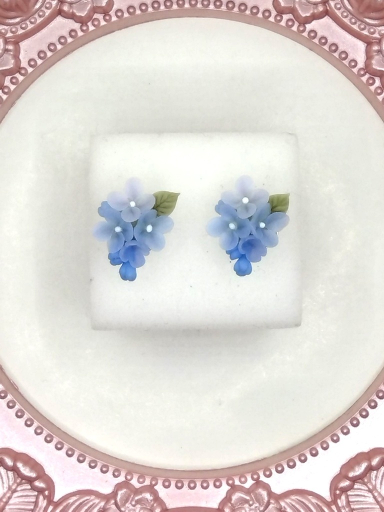 ライラックのミニブーケピアス(青)サージカルステンレス