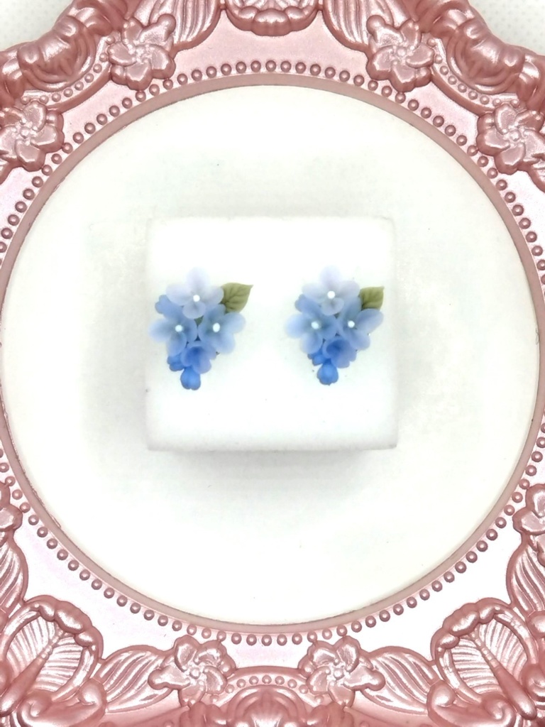 ライラックのミニブーケピアス(青)サージカルステンレス