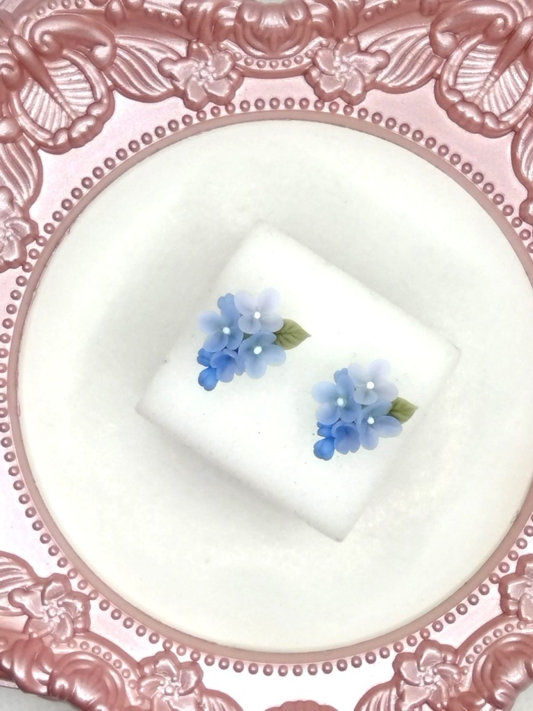 ライラックのミニブーケピアス(青)サージカルステンレス