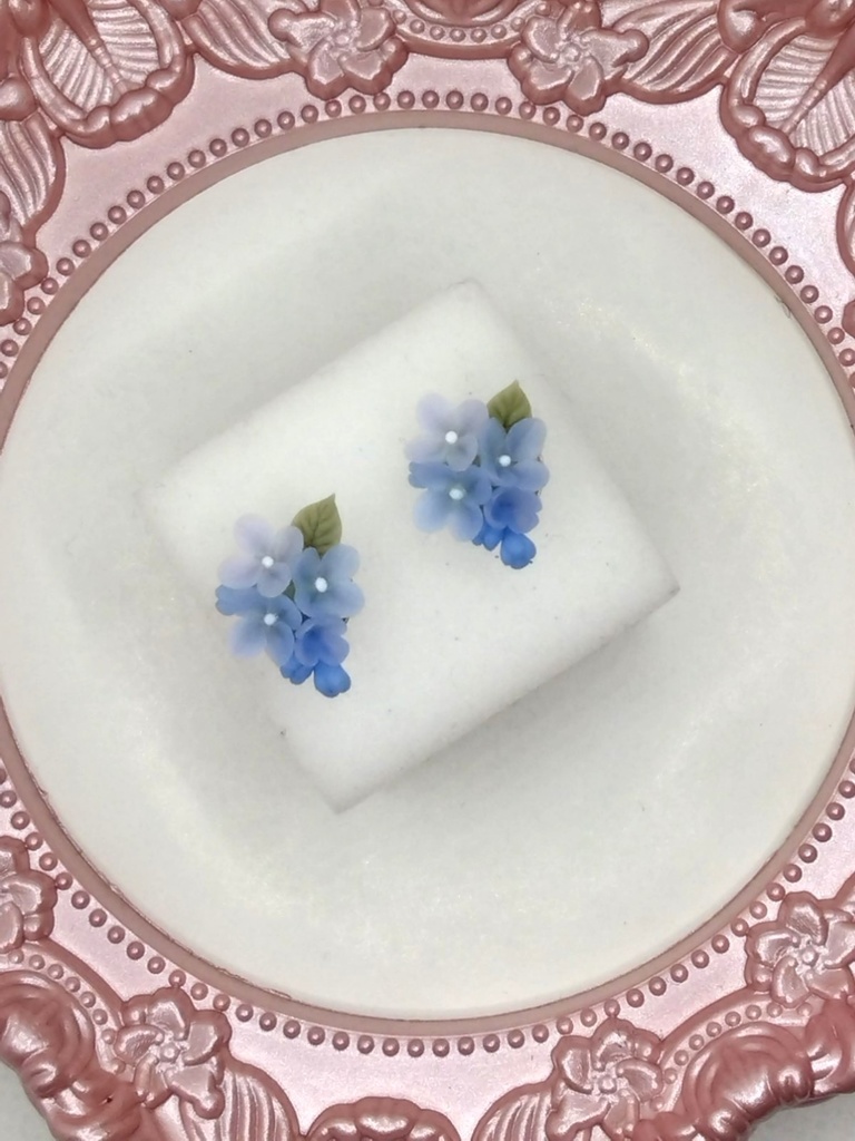 ライラックのミニブーケピアス(青)サージカルステンレス