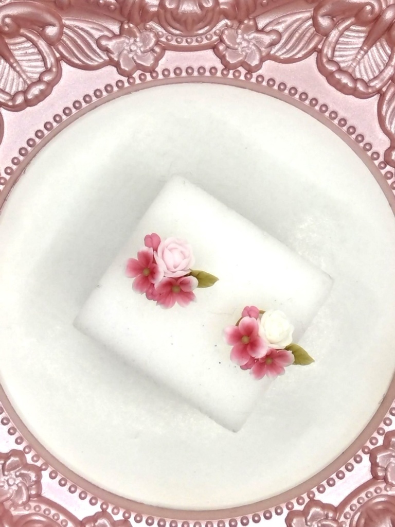 250 花水木とバラのミニブーケピアス(サージカルステンレス）