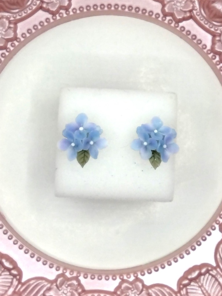 257 紫陽花のミニブーケピアス(サージカルステンレス)