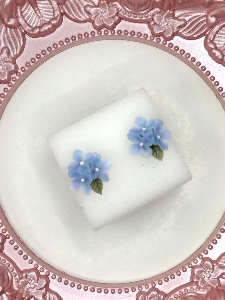 257 紫陽花のミニブーケピアス(サージカルステンレス)
