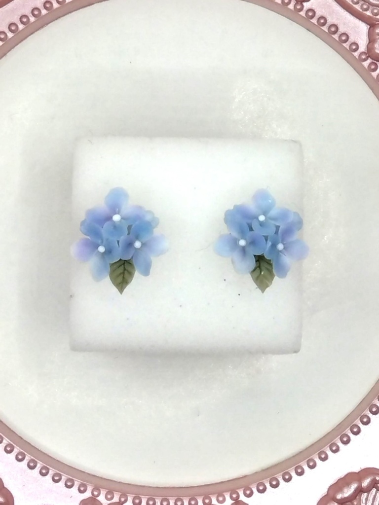 257 紫陽花のミニブーケピアス(サージカルステンレス)