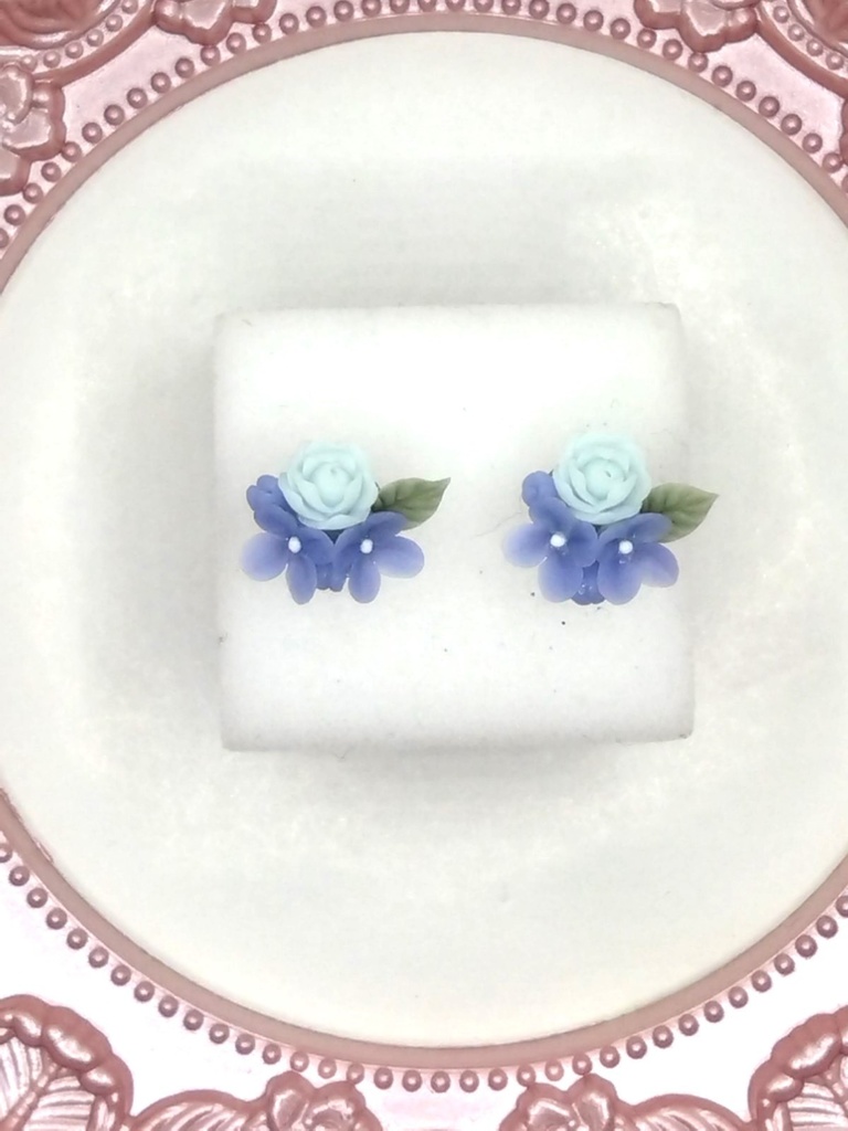 256 ライラックとバラのミニブーケピアス(青紫)サージカルステンレス