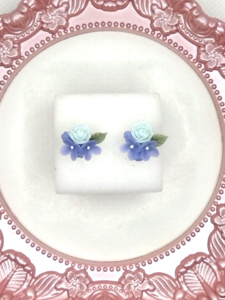 256 ライラックとバラのミニブーケピアス(青紫)サージカルステンレス