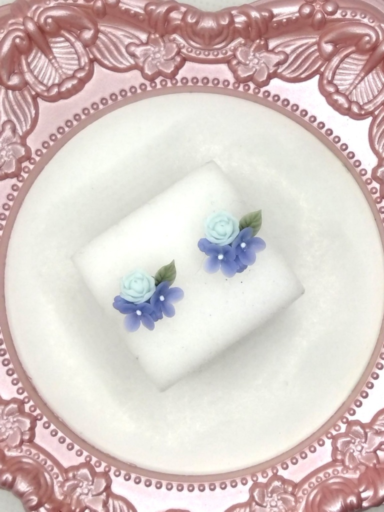 256 ライラックとバラのミニブーケピアス(青紫)サージカルステンレス