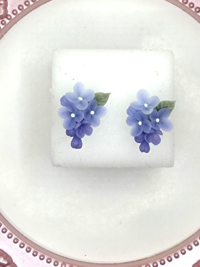 252 ライラックのミニブーケピアス(青紫)サージカルステンレス