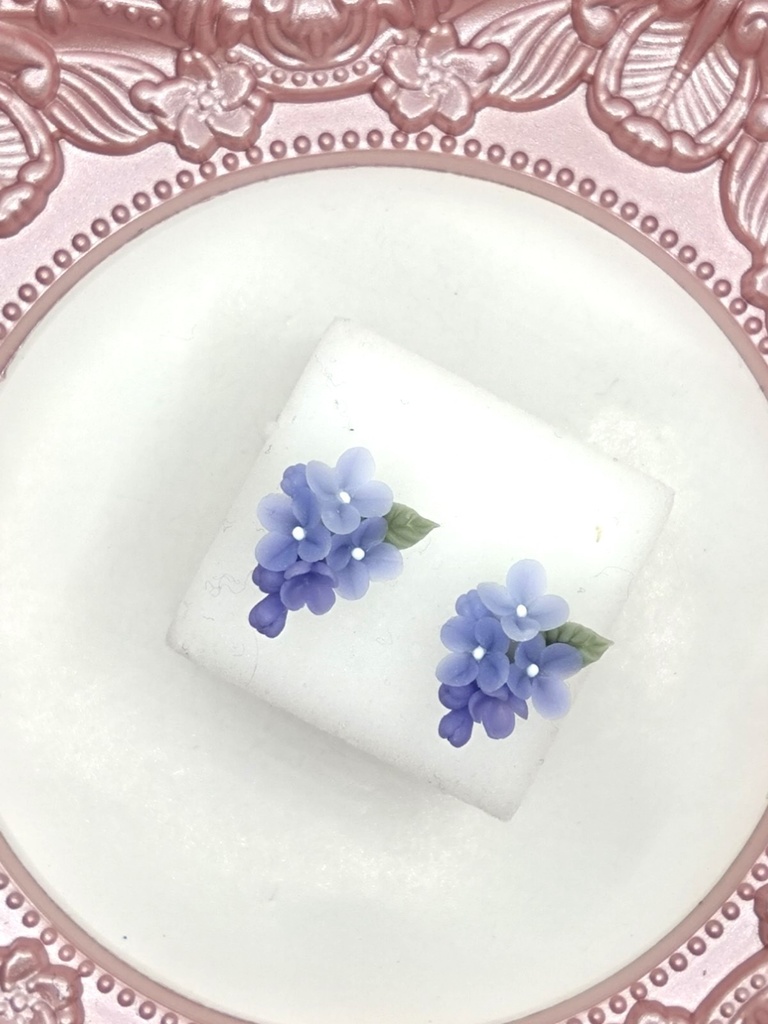 252 ライラックのミニブーケピアス（青紫）サージカルステンレス