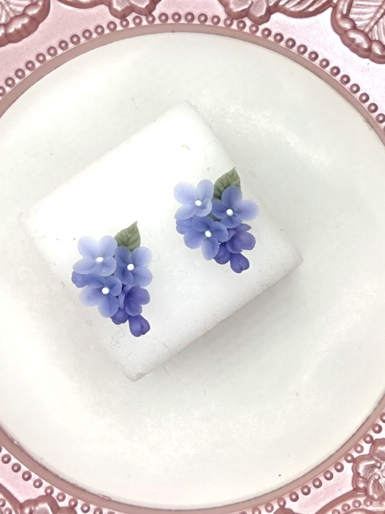 252 ライラックのミニブーケピアス(青紫)サージカルステンレス