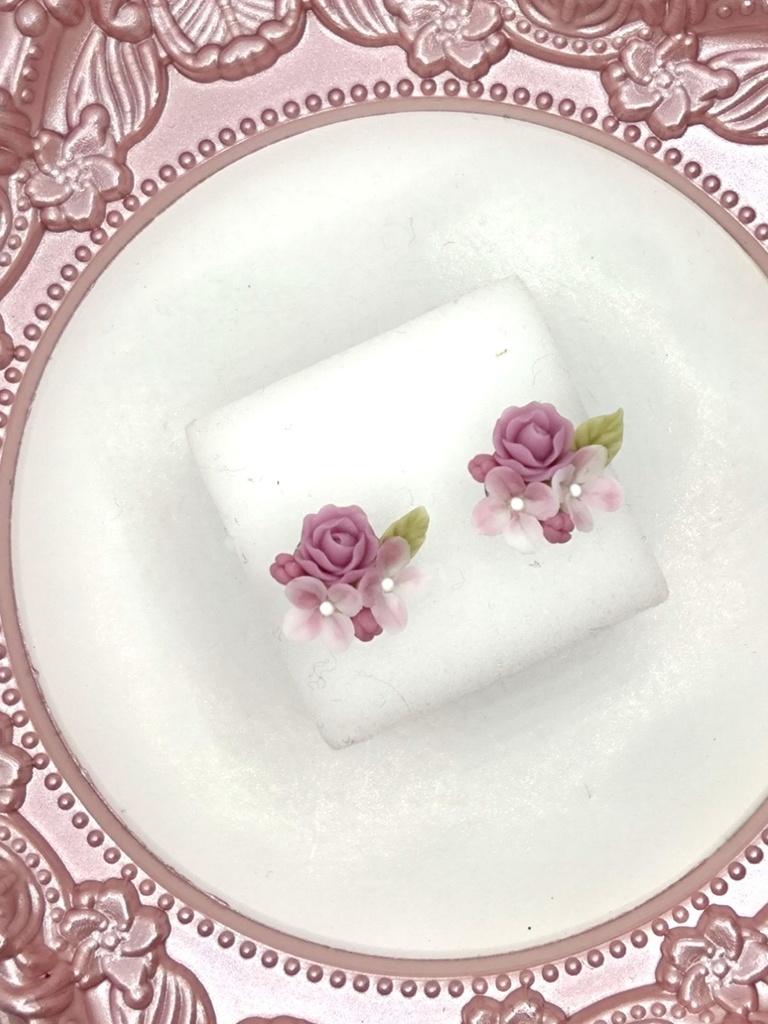 258 バラとライラックのミニブーケピアス(サージカルステンレス)