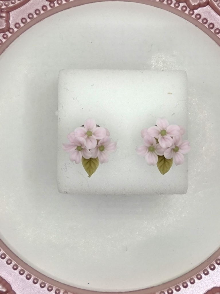 255 花水木のミニブーケピアス(サージカルステンレス)