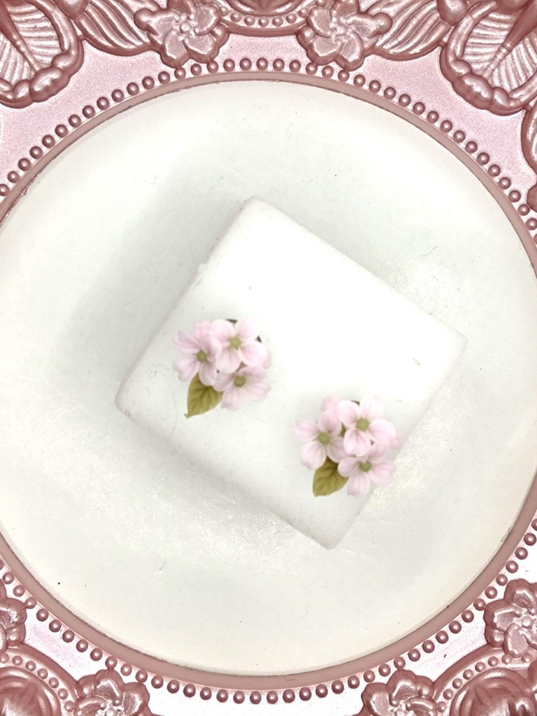 255 花水木のミニブーケピアス（サージカルステンレス）