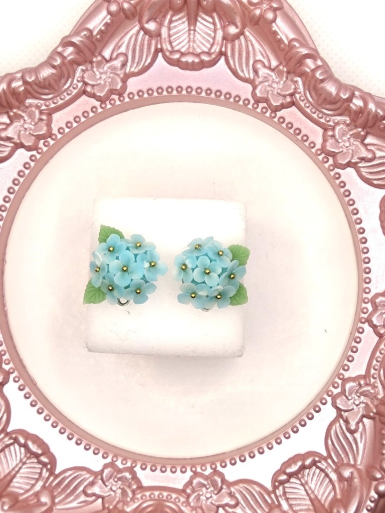 209 水色の紫陽花ブーケピアス(サージカルステンレス)チャーム着脱可
