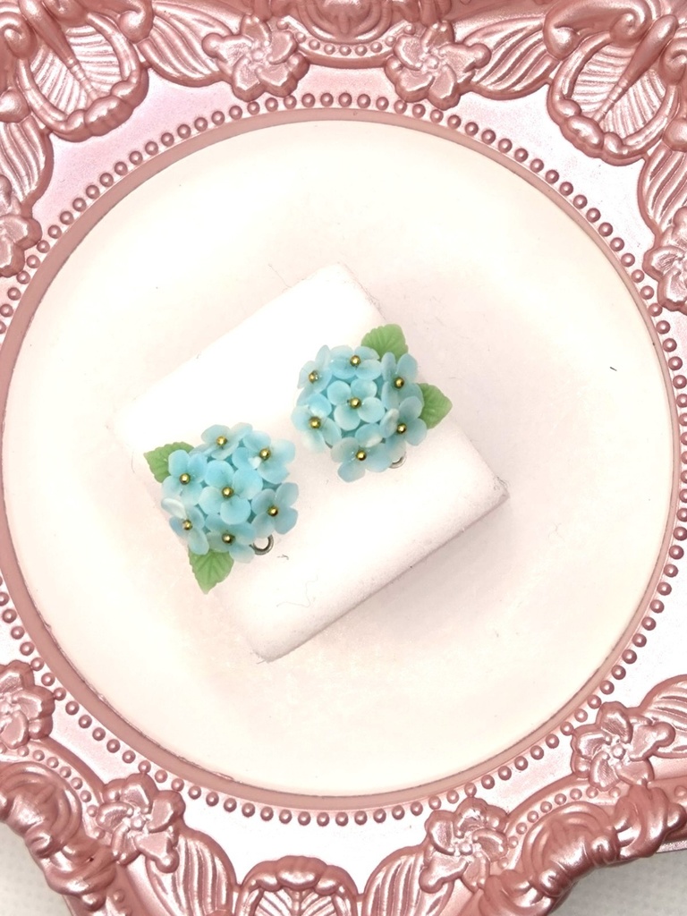209 水色の紫陽花ブーケピアス(サージカルステンレス)チャーム着脱可