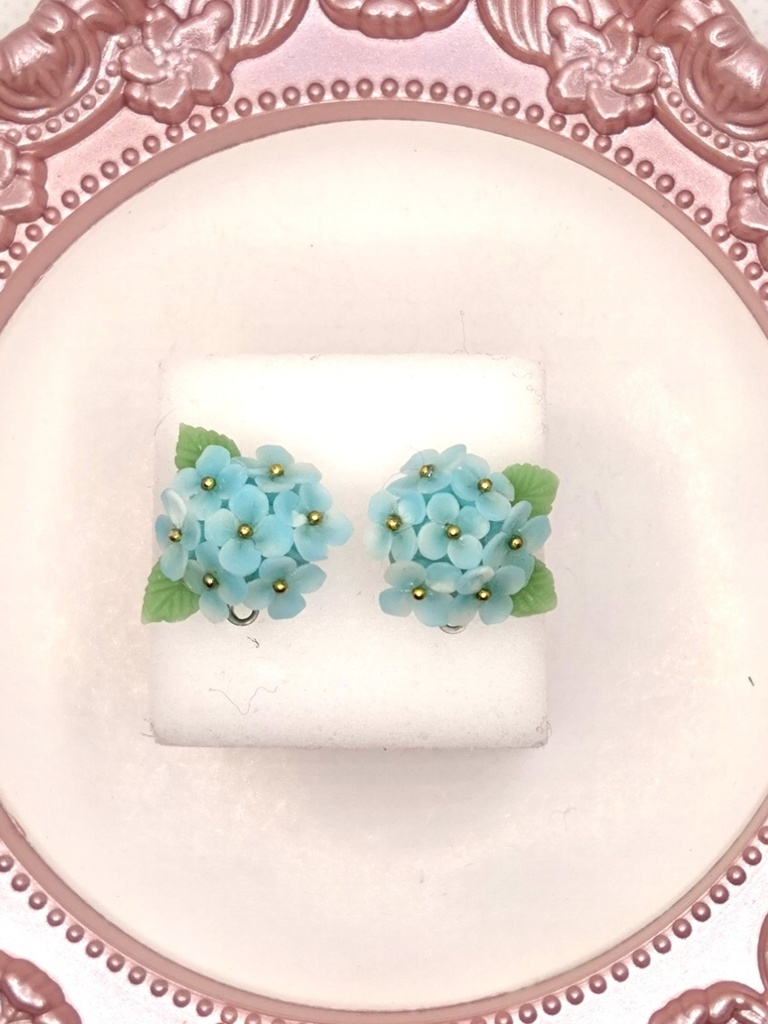 209 水色の紫陽花ブーケピアス(サージカルステンレス)チャーム着脱可