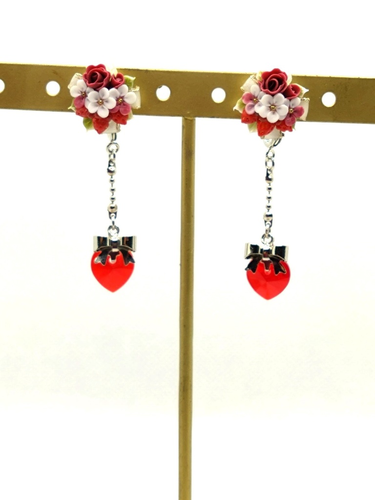 210 苺とバラのブーケピアス(サージカルステンレス)チャーム着脱可