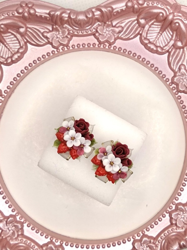 210 苺とバラのブーケピアス(サージカルステンレス)チャーム着脱可