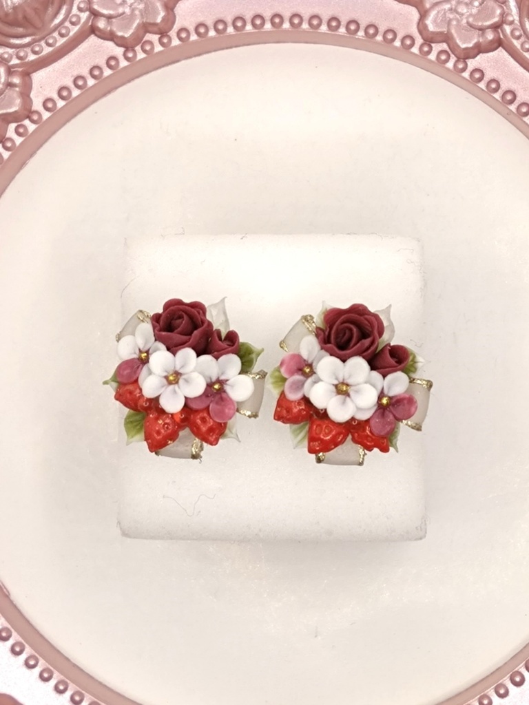210 苺とバラのブーケピアス(サージカルステンレス)チャーム着脱可