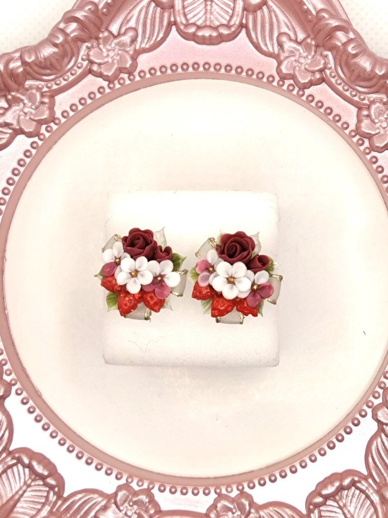 210 苺とバラのブーケピアス(サージカルステンレス)チャーム着脱可