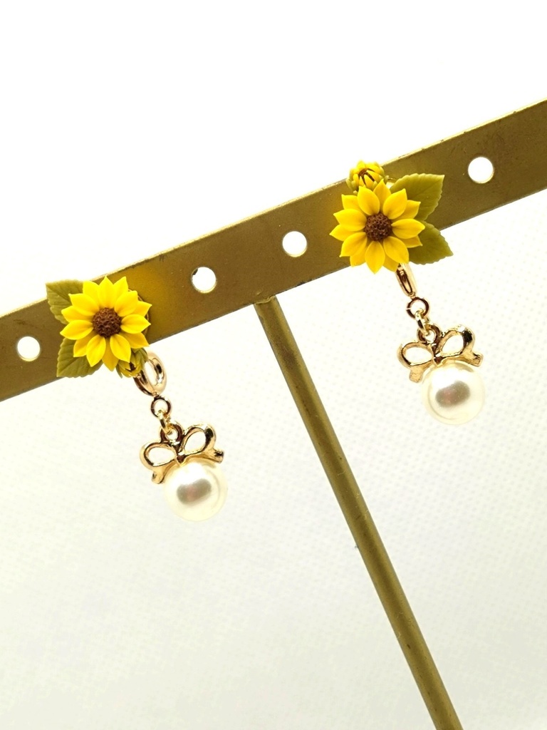 208 ひまわりのミニブーケピアス(サージカルステンレス)チャーム着脱可