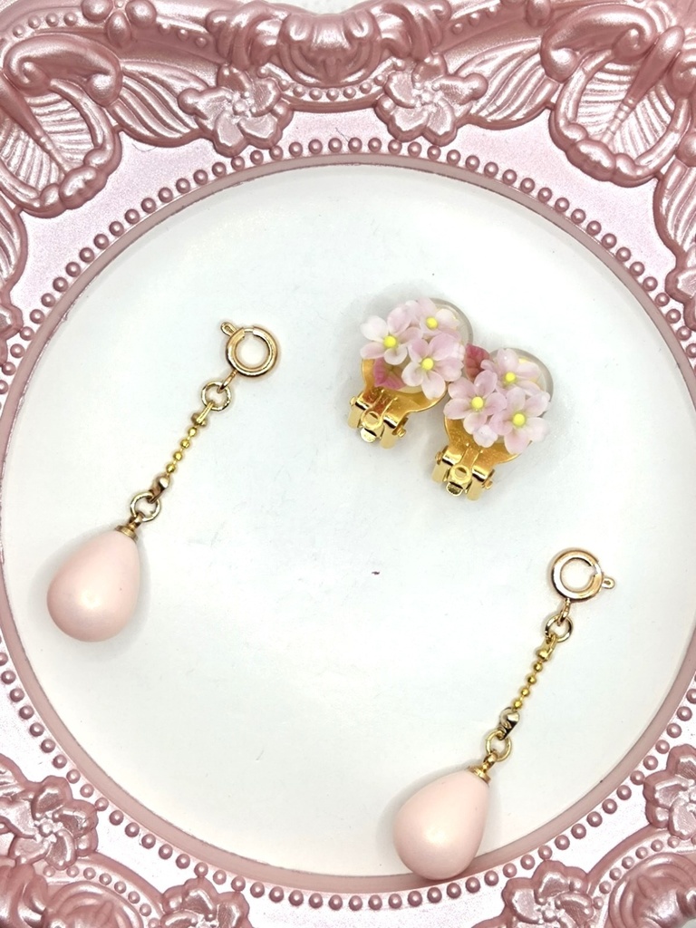 234 桜のミニブーケ蝶バネイヤリング(サージカルステンレス)チャーム着脱可 ピンクの雫チャーム