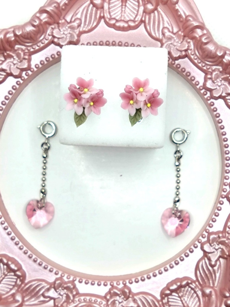 237 ピンクのすみれのミニブーケピアス(サージカルステンレス)チャーム着脱可