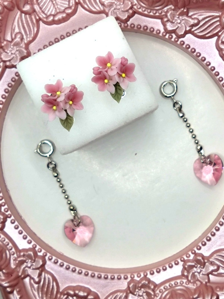 237 ピンクのすみれのミニブーケピアス(サージカルステンレス)チャーム着脱可