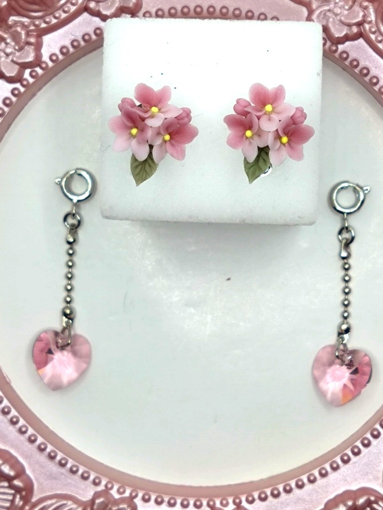 237 ピンクのすみれのミニブーケピアス(サージカルステンレス)チャーム着脱可