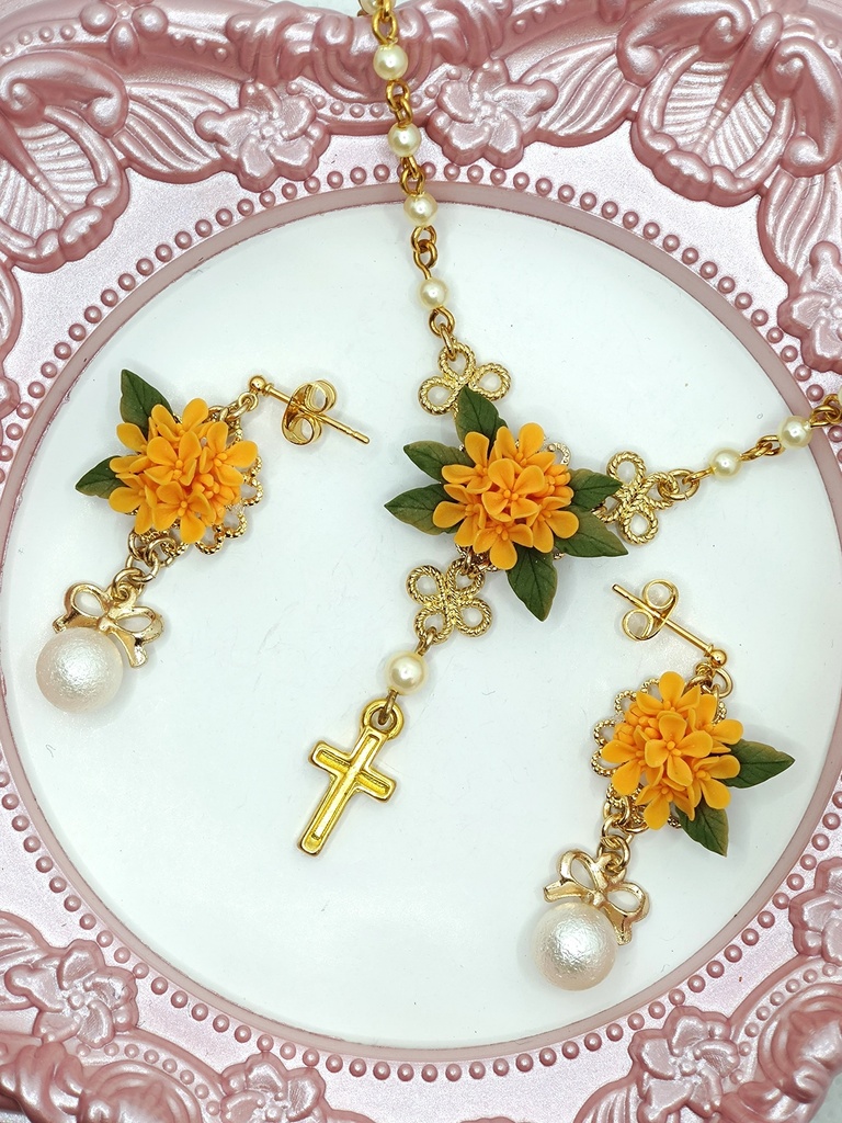 264 金木犀ブーケのミニロザリオネックレス