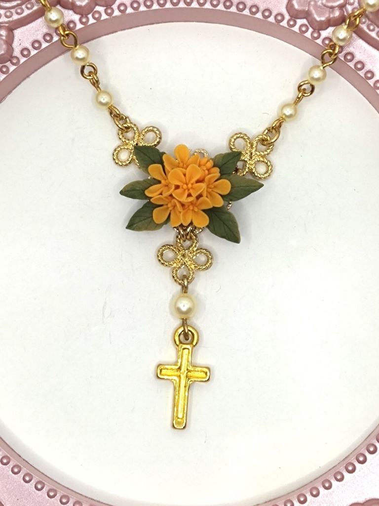 264 金木犀ブーケのミニロザリオネックレス
