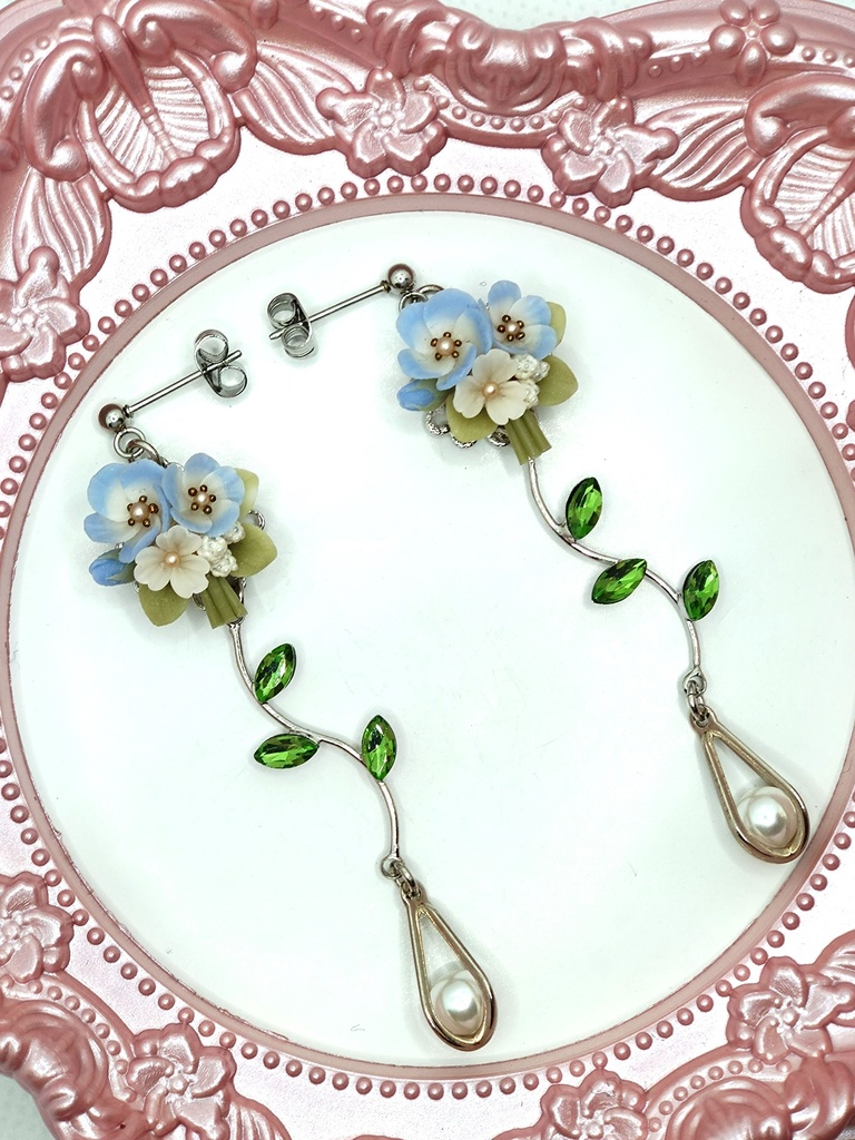 267 ネモフィラのブーケピアス(サージカルステンレス)パーツ変更可