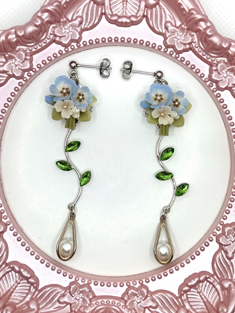 267 ネモフィラのブーケピアス(サージカルステンレス)パーツ変更可