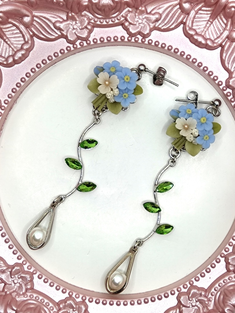 269 忘れな草のブーケピアス(サージカルステンレス）パーツ変更可