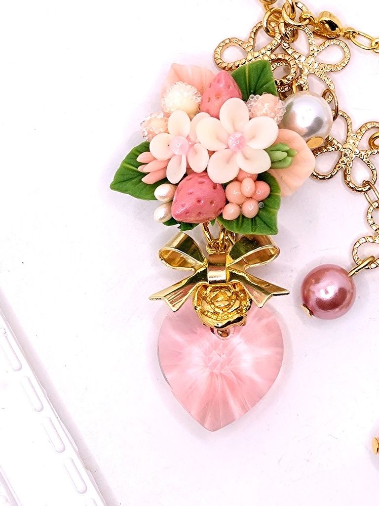 303 ピンクの苺ブーケ3連ストラップ