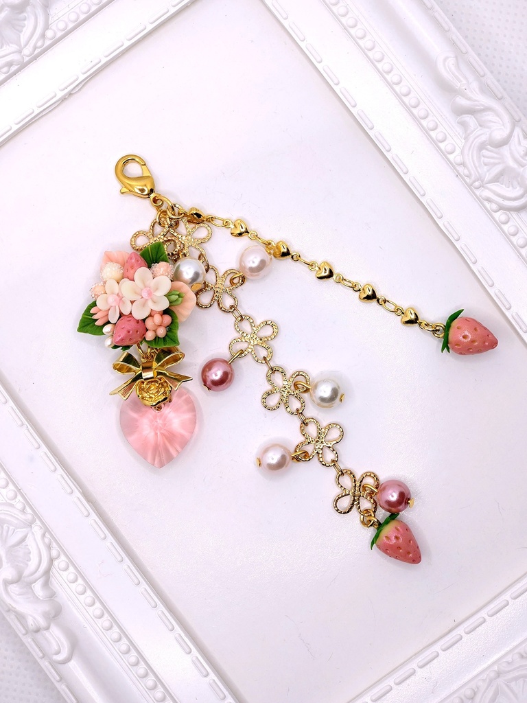 303 ピンクの苺ブーケ3連ストラップ