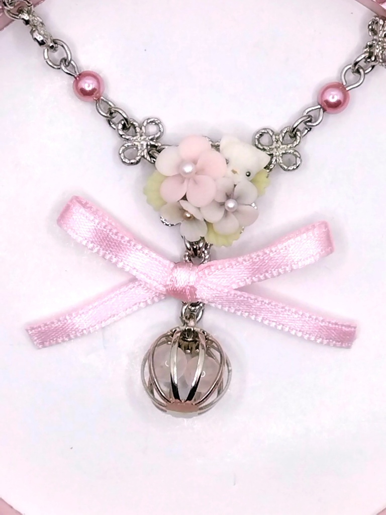 333 ピンクのお花とちびねこちゃんブーケネックレス(かごチャーム)